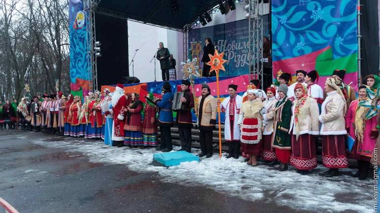 &laquo;На Поділлі на Різдво&raquo;: біля вінницької ялинки даруватимуть подарунки