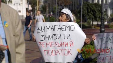 &laquo;Такими протестами ми показуємо депутатам свою незгоду&raquo; &ndash; вінничанка (ФОТО)