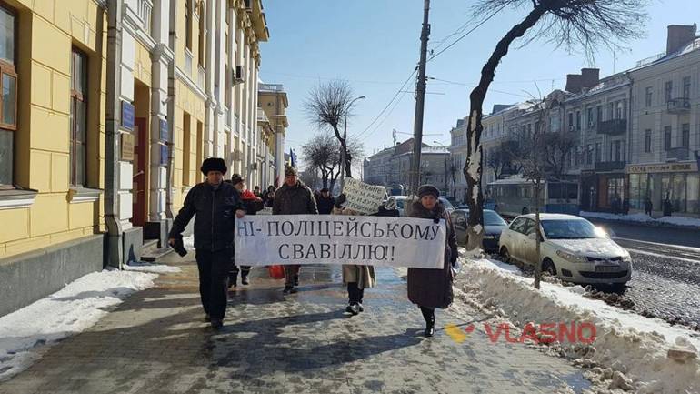 Активісти прийшли у Вінницьку облраду вимагати позачергової сесії (ВІДЕО)