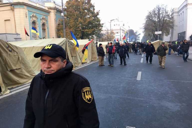 Під Верховною Радою в таборі мітингарів ніч минула відносно спокійно