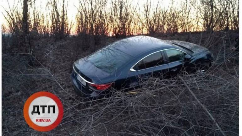 Через погані дороги зловмисник покинув викрадену у вінничанина &laquo;Мазду&raquo;