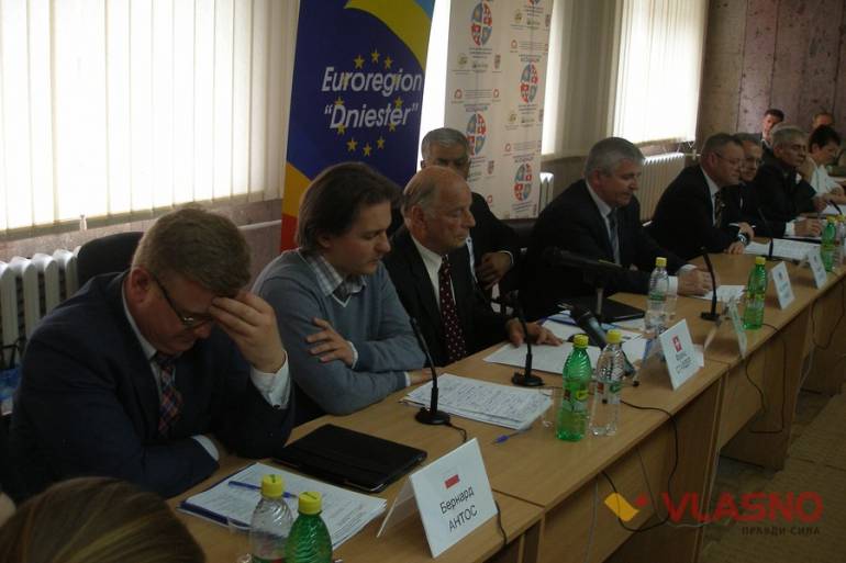  Міжнародний круглий стіл "Децентралізація в Україні: партнерство влади та громадськості" фото