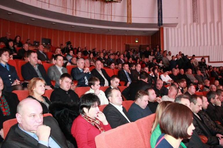 Немирівчани обурені тим, що за волонтерство нагородили директора ринку Федора Кобринчука