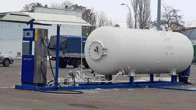 Лише троє із 20 власників нелегальних заправок самі закрили свої АЗС на Вінниччині