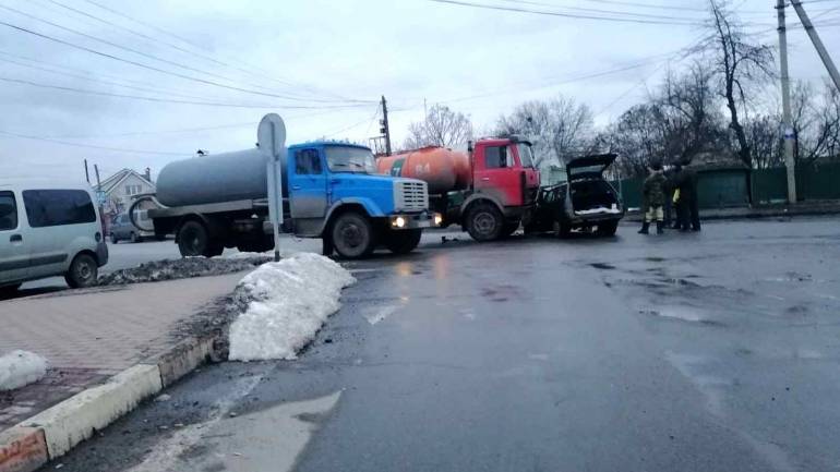Вінничанина госпіталізували після зіткнення ВАЗу і МАЗу