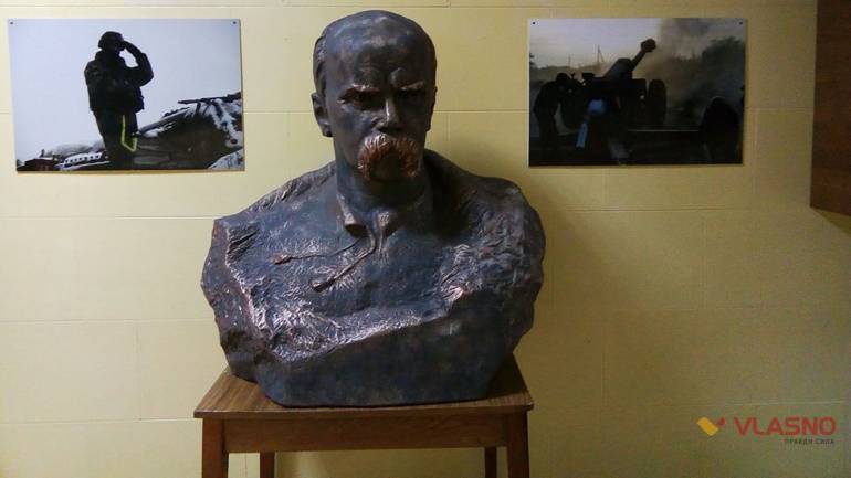 В УНІАНі обговорюють знесення вінницького пам'ятника Шевченку