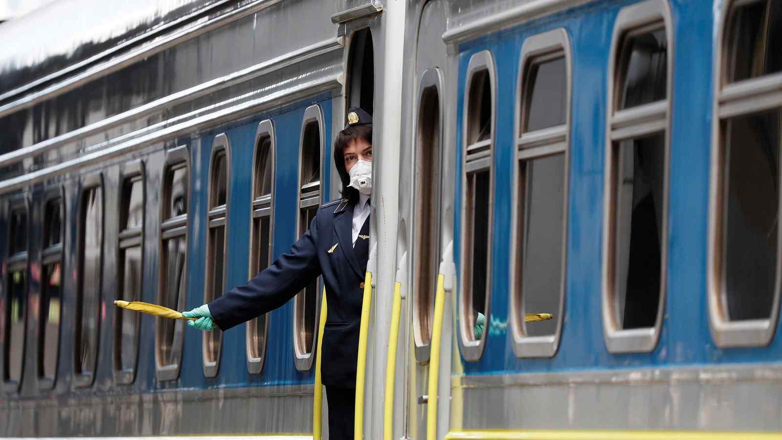 Укрзалізниця призупинила продаж пільгових квитків