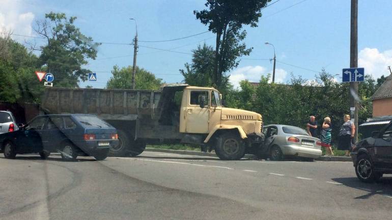 ДТП у Вінниці: зіткнулись 4 автівки (ФОТО)