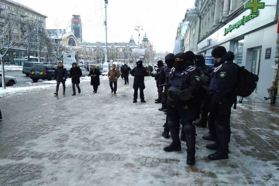 Активісти збираються під судом, куди доправили Саакашвілі