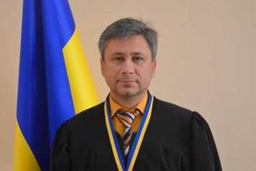 Вінницький суддя отримав подарунок від батька  &ndash; 100 000 гривень
