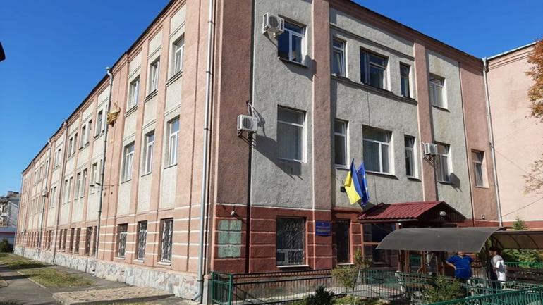 З Вінницького пологового, де вперше виявили хвору на коронавірус, звільнилося 15 медпрацівників