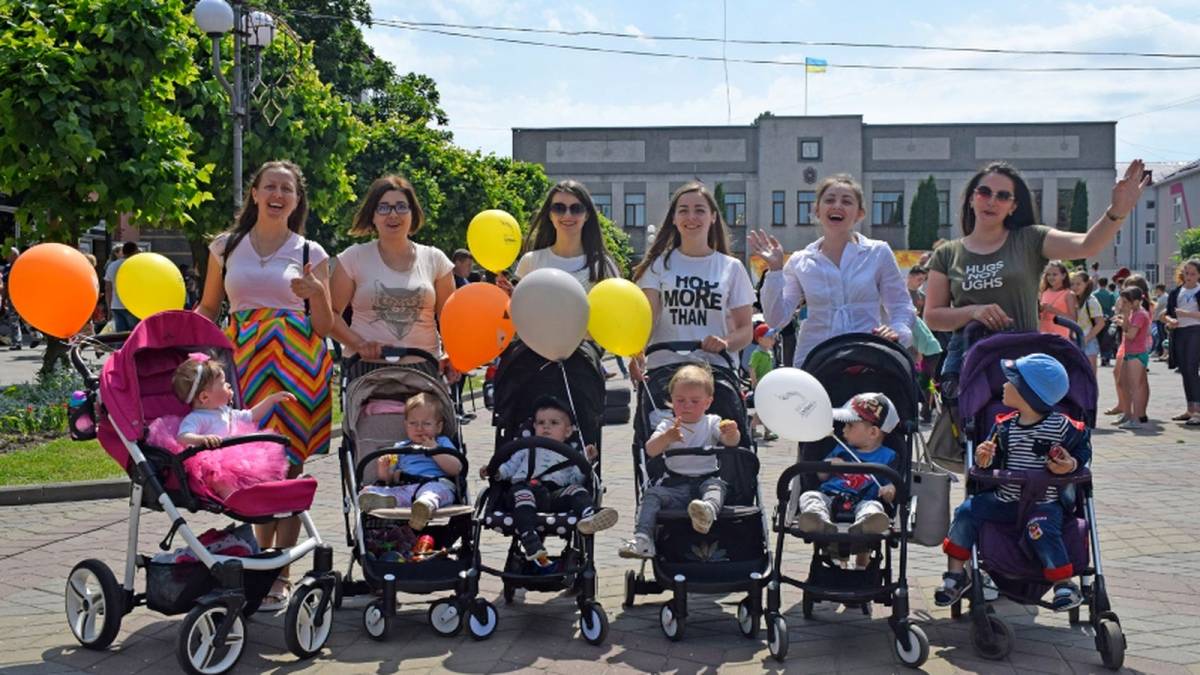 На Вінниччині відбувся парад дитячих візочків (ФОТО)