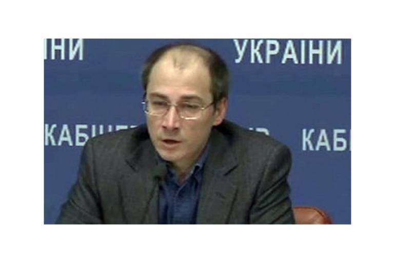 Набув чинності закон про обмеження зарплат для держслужбовців