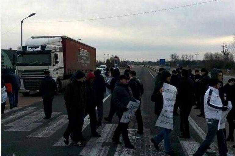 На дорогах поблизу кордону з Польщею протестувальники блокують рух через нові митні правила