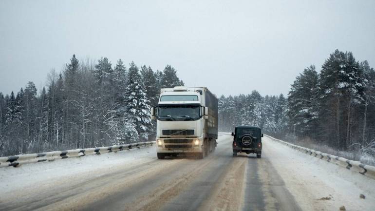 В Укравтодорі розповіли як планують зважувати транспорт на дорозі