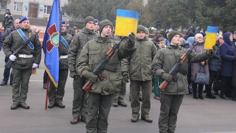 На Вінниччині новобранець склав присягу й одразу запропонував дівчині руку та серце