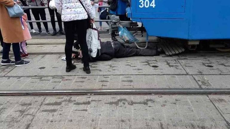 &laquo;Кримінального провадження відкрито не буде&raquo;: п'яний пішохід потрапив під трамвай