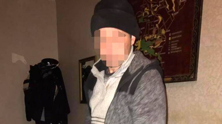 &laquo;Невідомий зайшов з ножем у руках&raquo;: на Вінниччині пограбували жінку