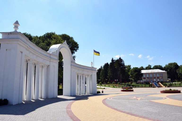 Частину парку у райцентрі на Вінниччині оновили майже за 4 мільйони