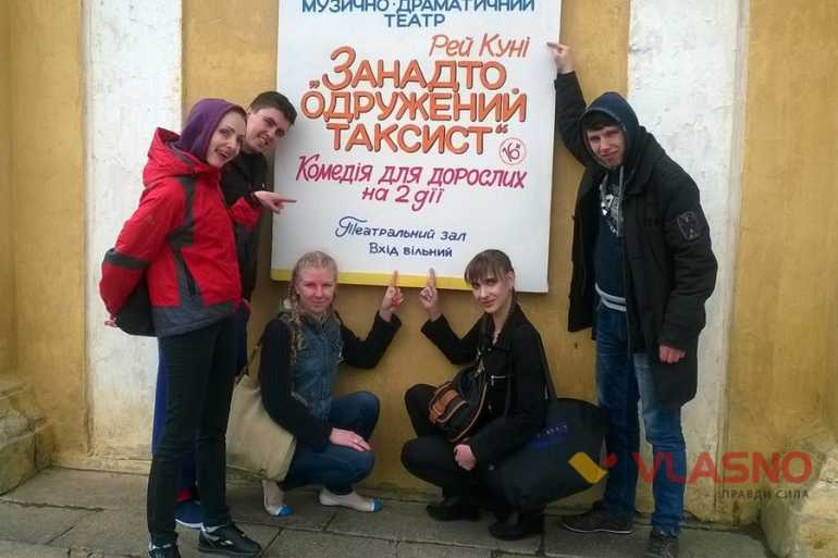 актори театру Садовського в зоні АТО фото