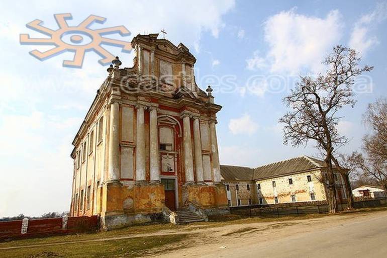 костел Непорочного зачаття діви Марії у селі Іванів фото