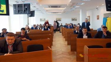 Вінничан не пускають на сесію міської ради попри напівпорожню залу