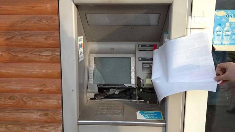 В райцентрі на Вінниччині підірвали банкомат