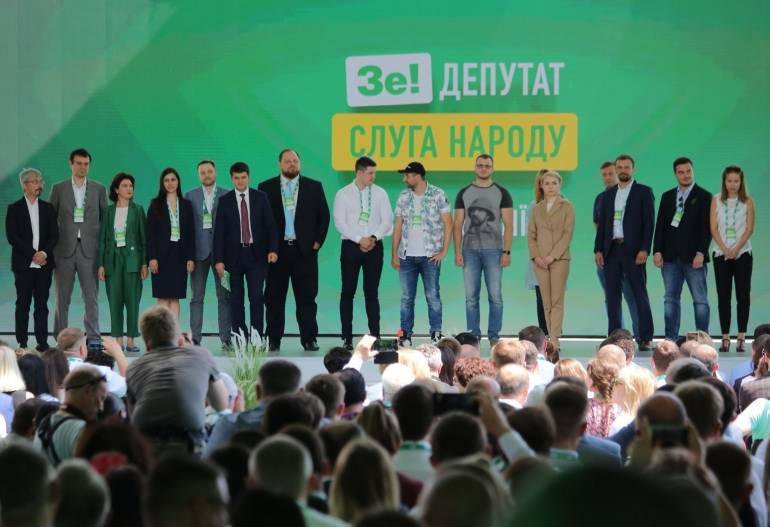 &laquo;Слуга народу&raquo; виключив із фракції двох нардепів