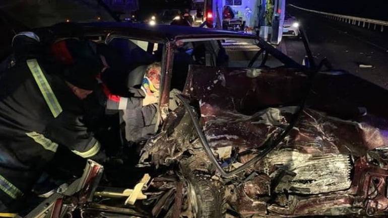 У ДТП під Вінницею загинула жінка, чотири людини у лікарні