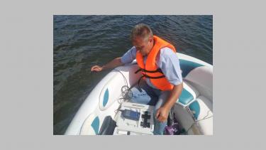 Південний Буг забруднено невідомою речовиною: смердюча коричнева пляма покрила гектар водного плеса