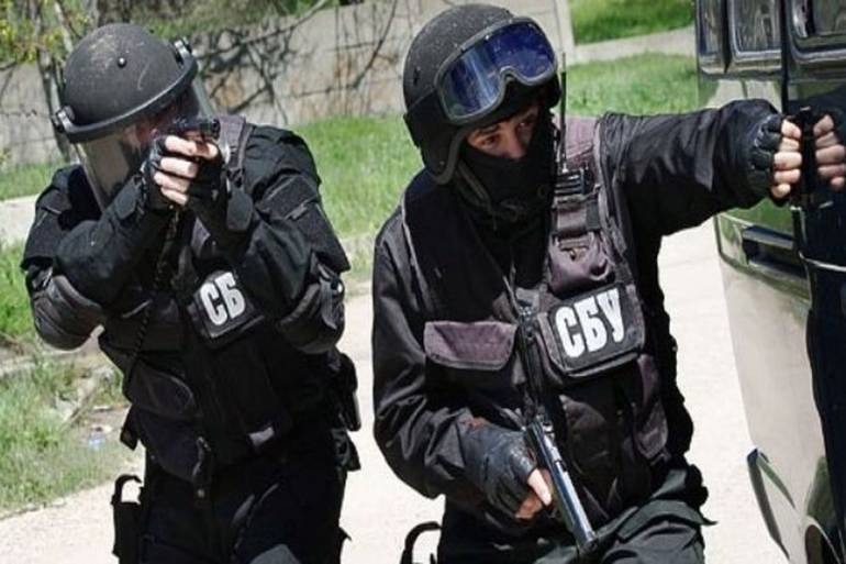 Співробітники СБУ знешкодили трьох диверсантів та виявили схрон зі зброєю