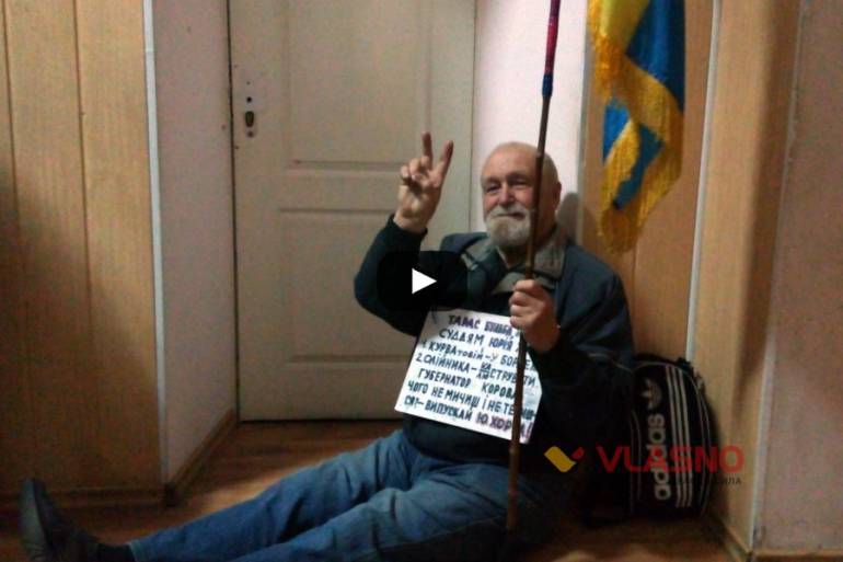 У Вінниці по Ковбасі кинули яйцем 