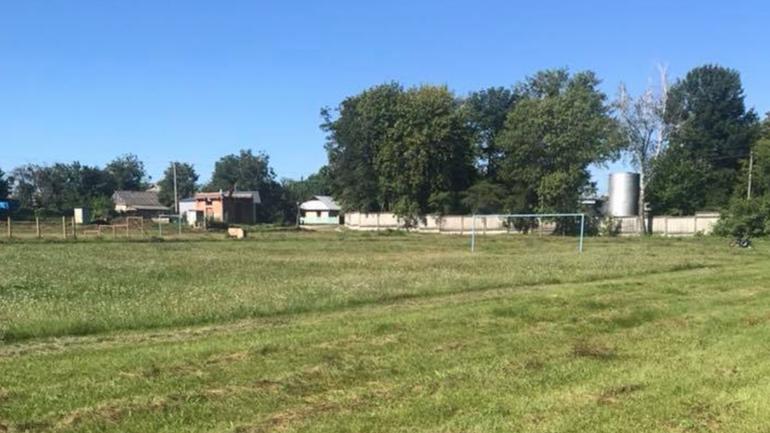 Проголосували швиденько: необачність міських депутатів ледве не коштувала школі стадіону