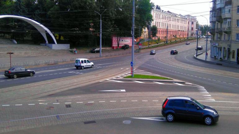 Від сьогодні на площі Гагаріна у тестовому режимі працюватимуть світлофори
