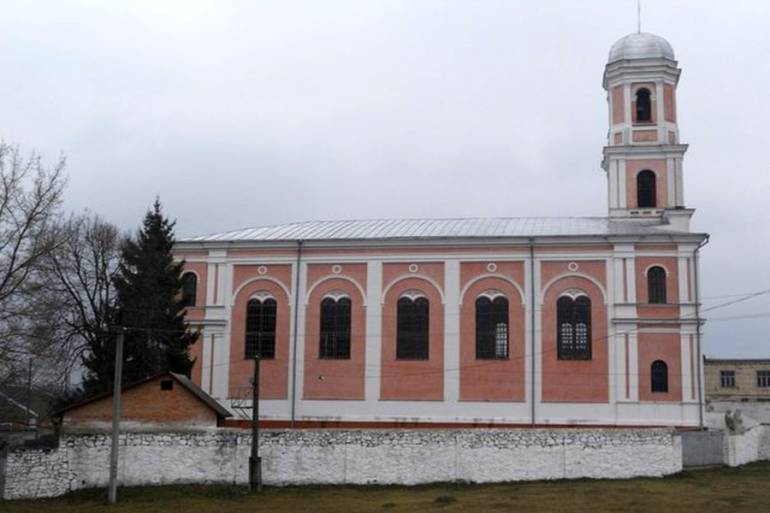 Тринітарський костел у Браїлові фото